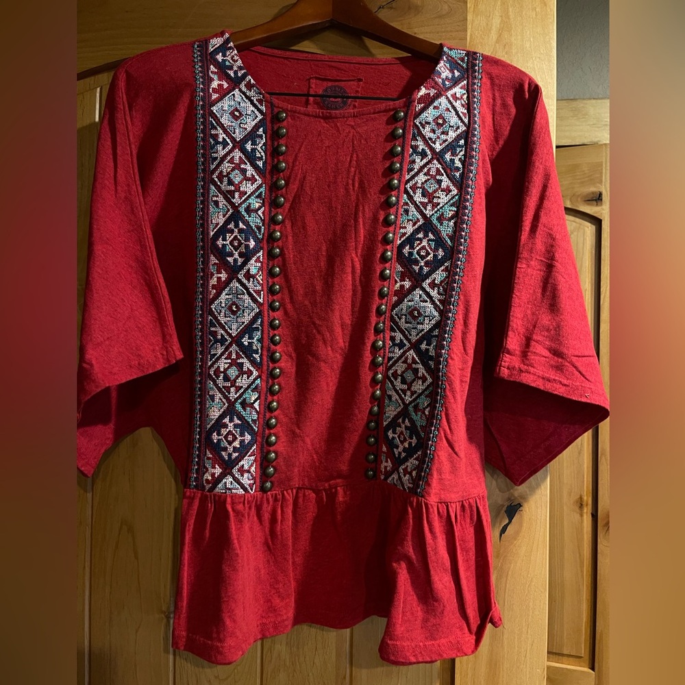 𝐃𝐨𝐮𝐛𝐥𝐞 𝐃 𝐑𝐚𝐧𝐜𝐡  Red Embroidered  Women's Top